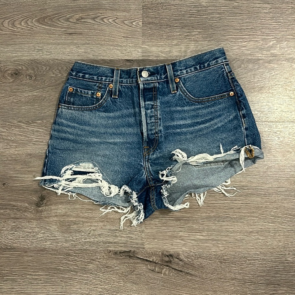 LEVI’S high wasted shorts